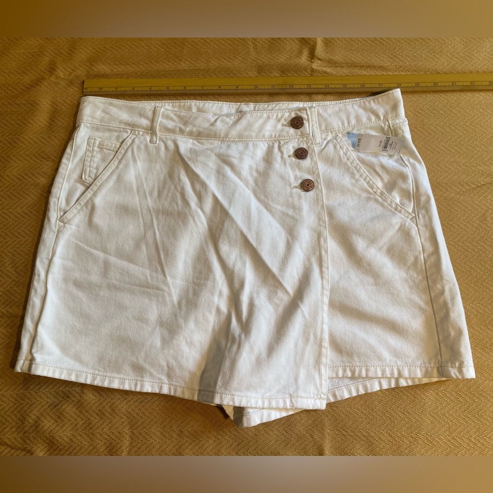 GAP White Button-Front Women's Skort